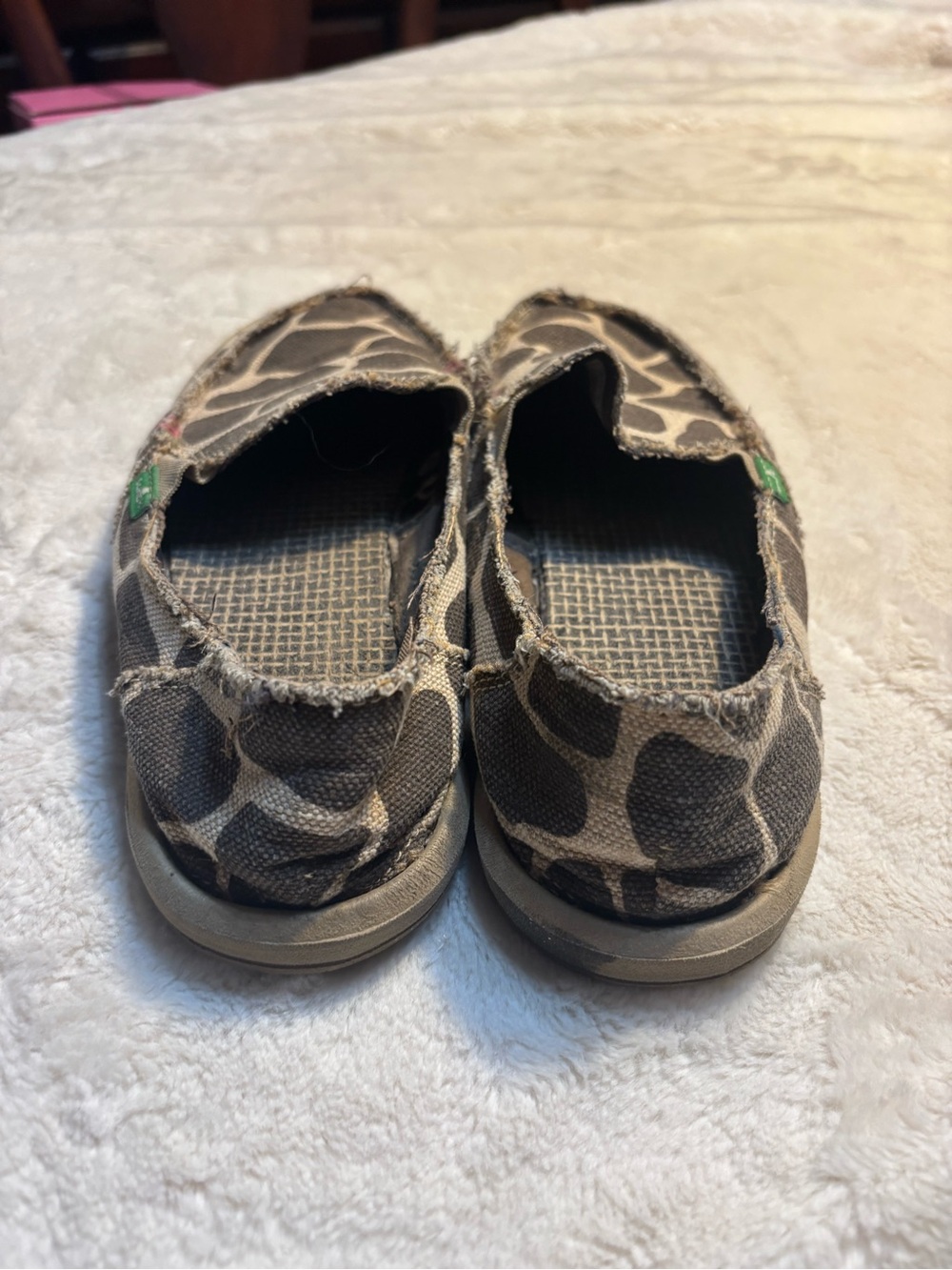 Sanuk Canvas Shoes Size 7 Slip-On Flats Brown Giraffe Animal Print Hemp Loafers - Picture 7 of 13